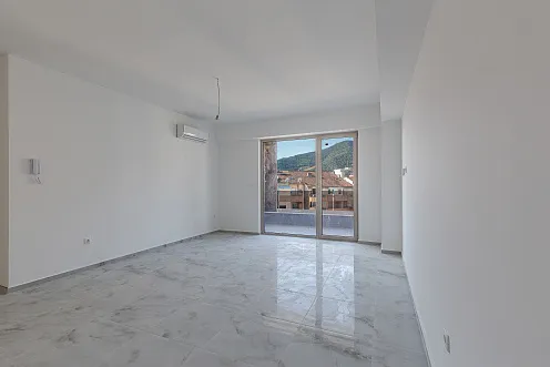 Verkauf einer 82 m² großen Wohnung im Zentrum von Budva